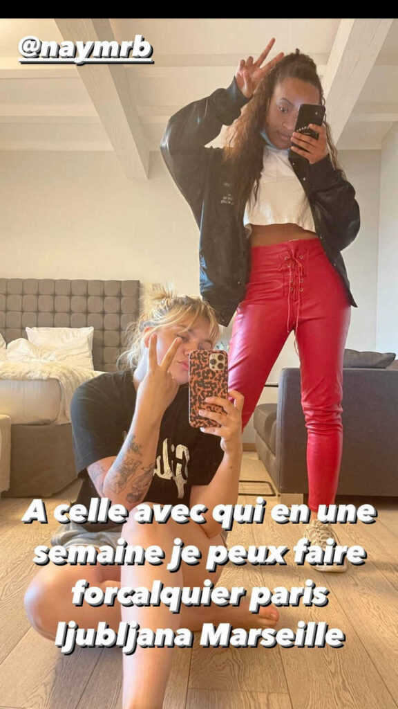 Louane Emera Feet (3 pictures)