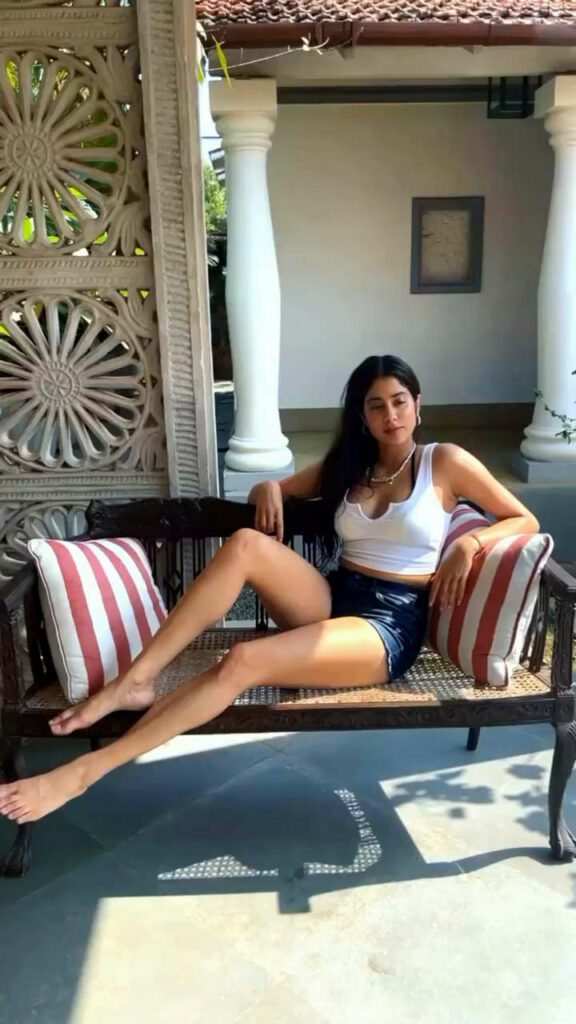 Janvi Kapoor Feet (5 photos)