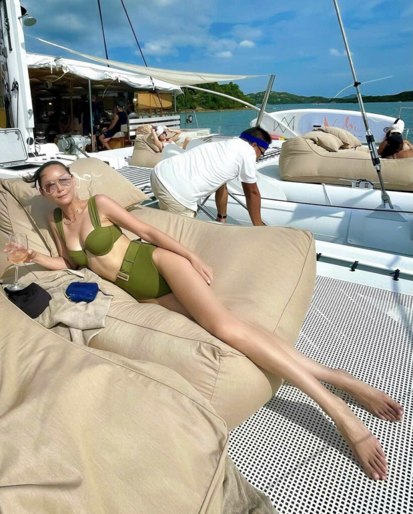 Amanda Strang Feet (4 photos)