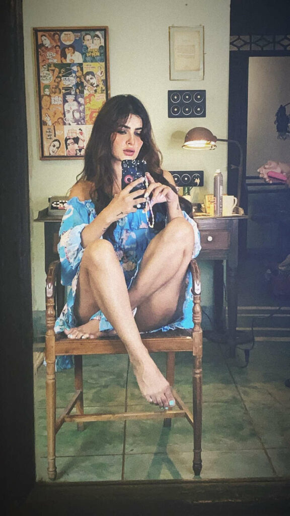 Karishma Sharma Feet (3 photos)