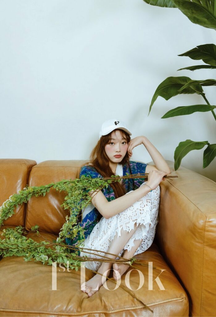 Lee Yoo Mi Feet (6 photos)