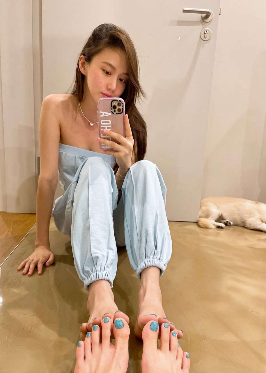 Ko Sung Hee Feet