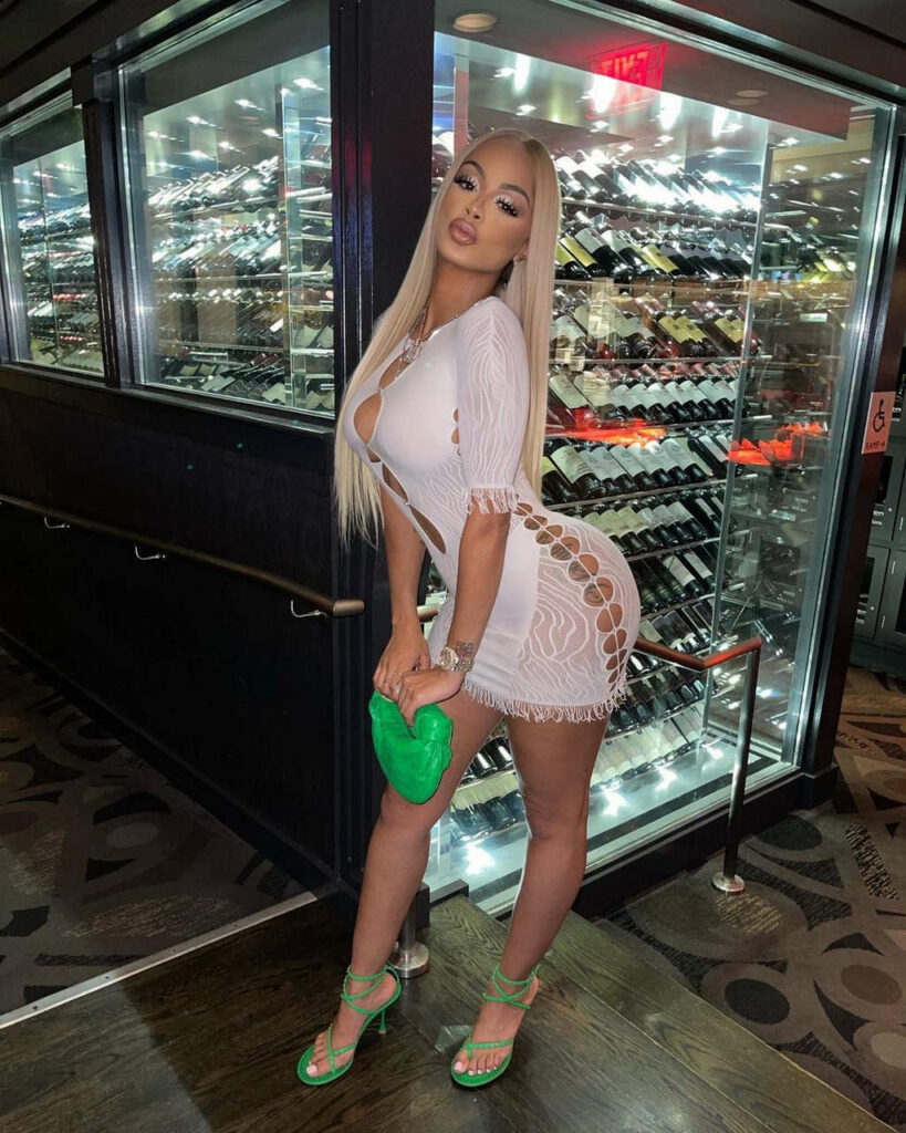 Ana Montana Feet (2 photos)