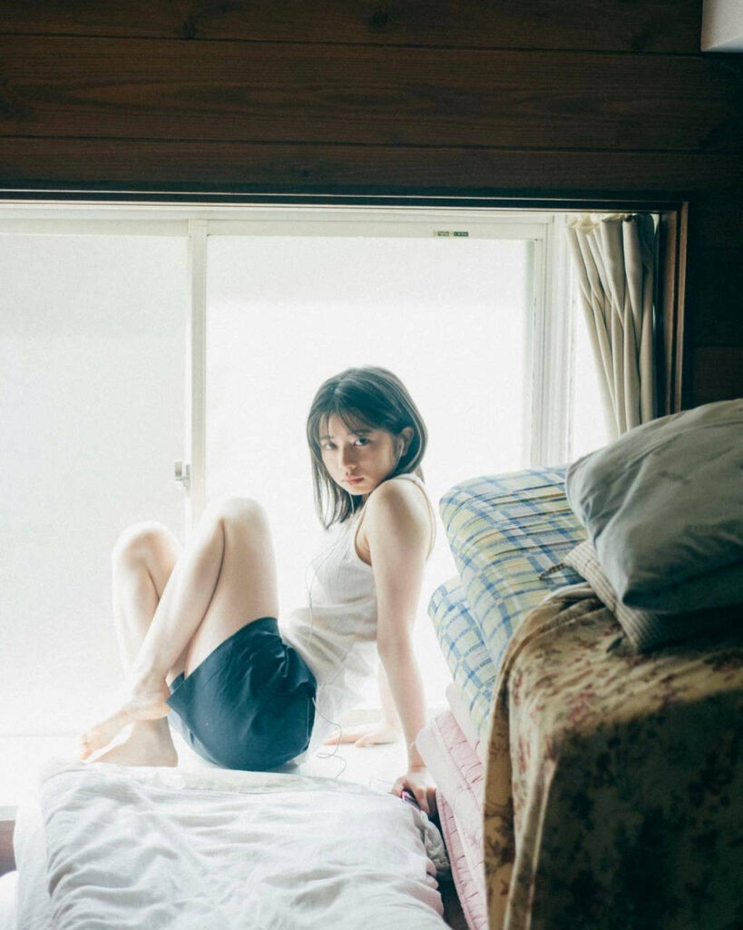 Hiyori Sakurada Feet (2 photos)