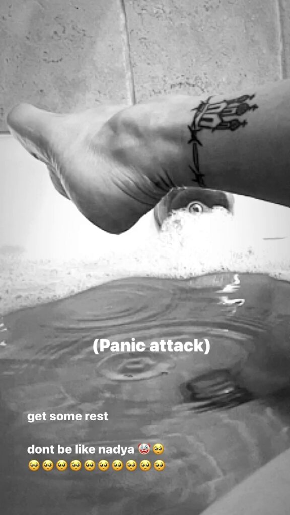 Nadezhda Tolokonnikova Feet (2 images)