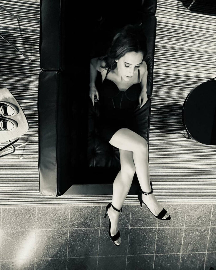 Soledad Pastorutti Feet (2 images)