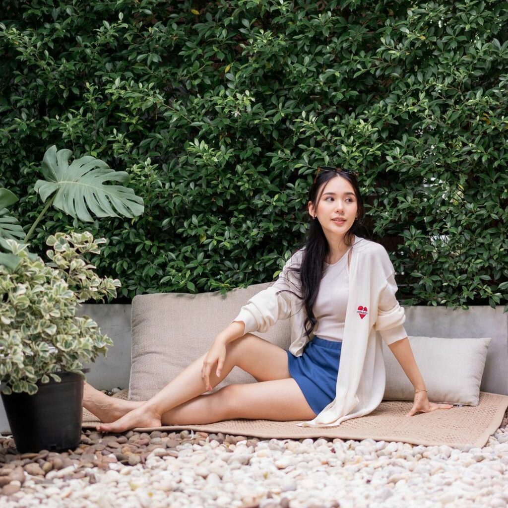 Narilya Gulmongkolpech Feet (2 photos)