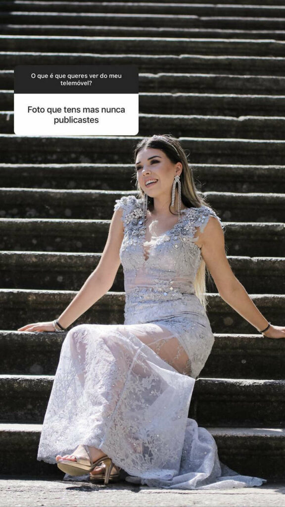 Isabella Cardinali Feet (3 images)