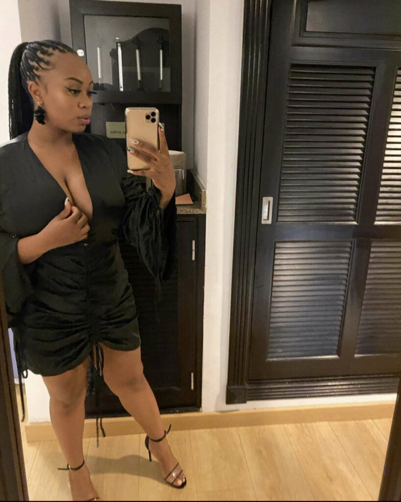 Dee Dee Davis Feet (3 pictures)