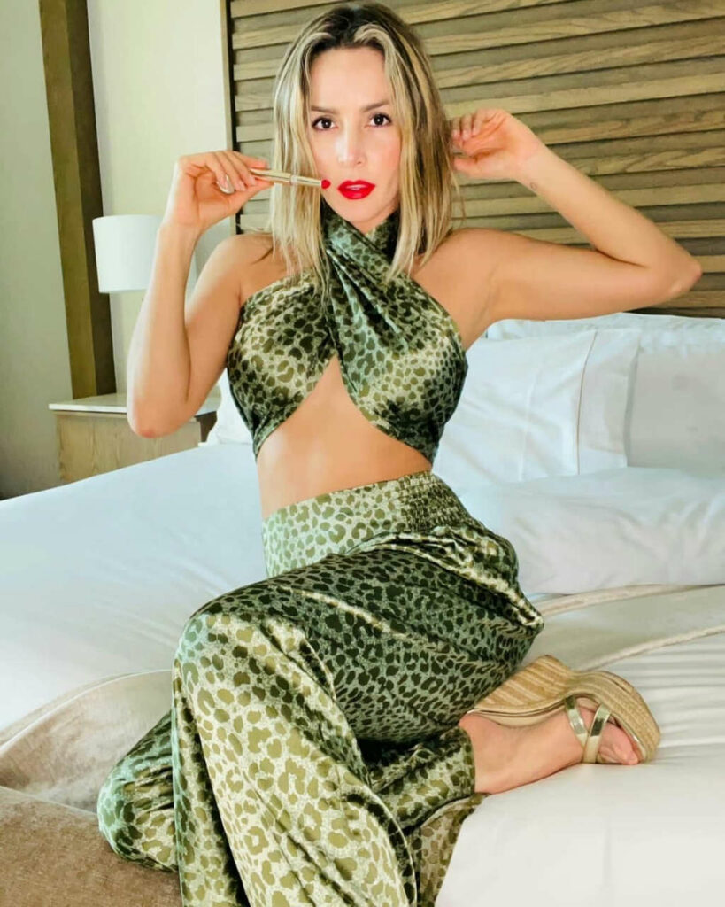 Carmen Villalobos Feet (2 images)