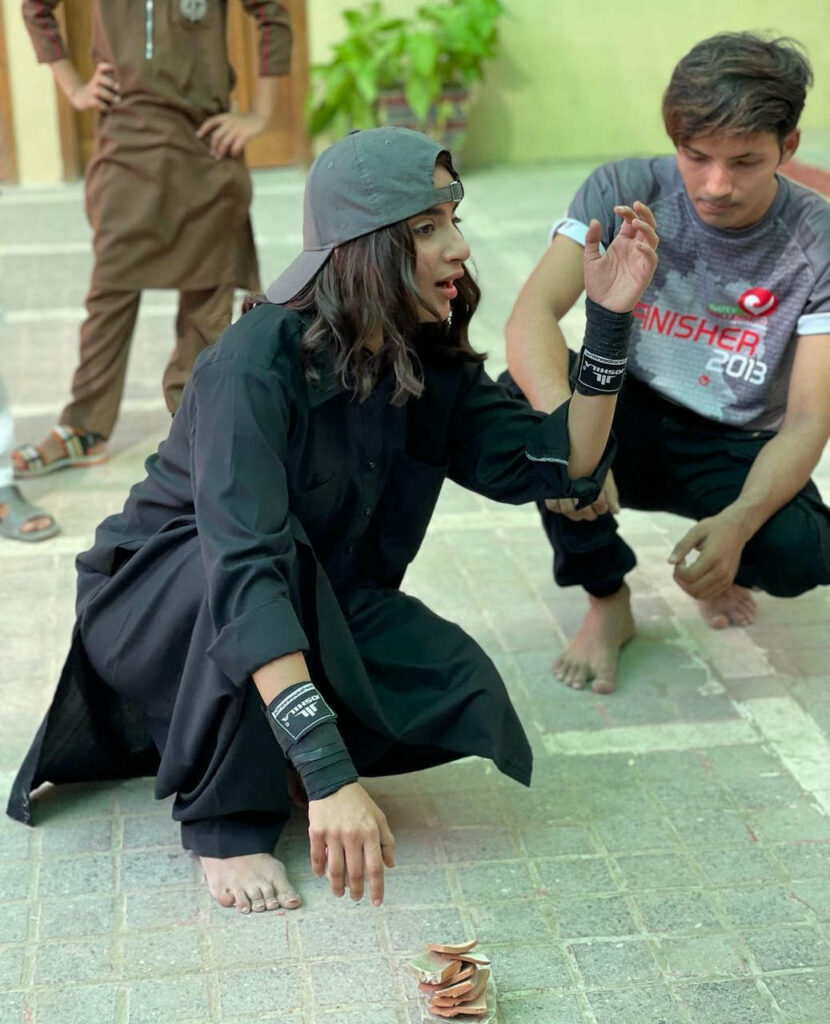Saboor Ali Feet (3 photos)