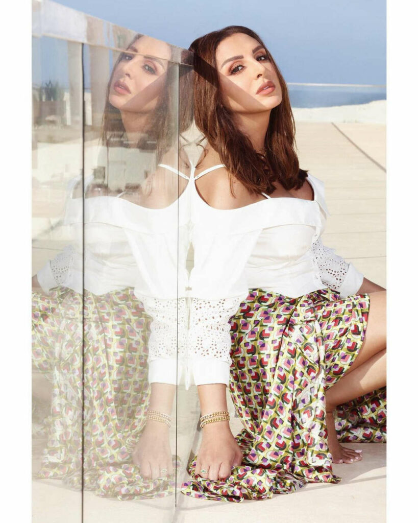Angham Feet (2 images)