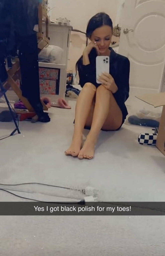 Brittney Smith Feet (5 images)