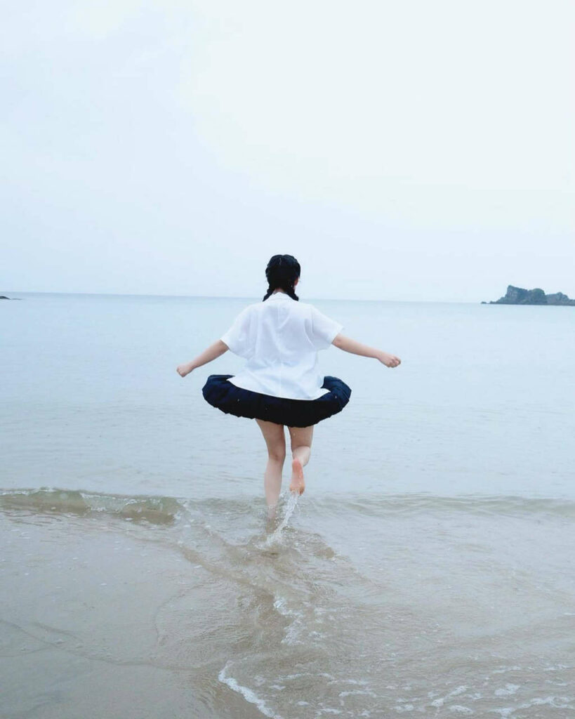 Miku Tanaka Feet (3 photos)