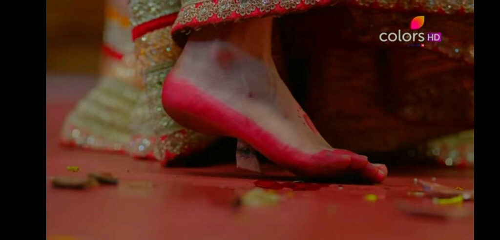 Saumya Seth Feet (2 photos)