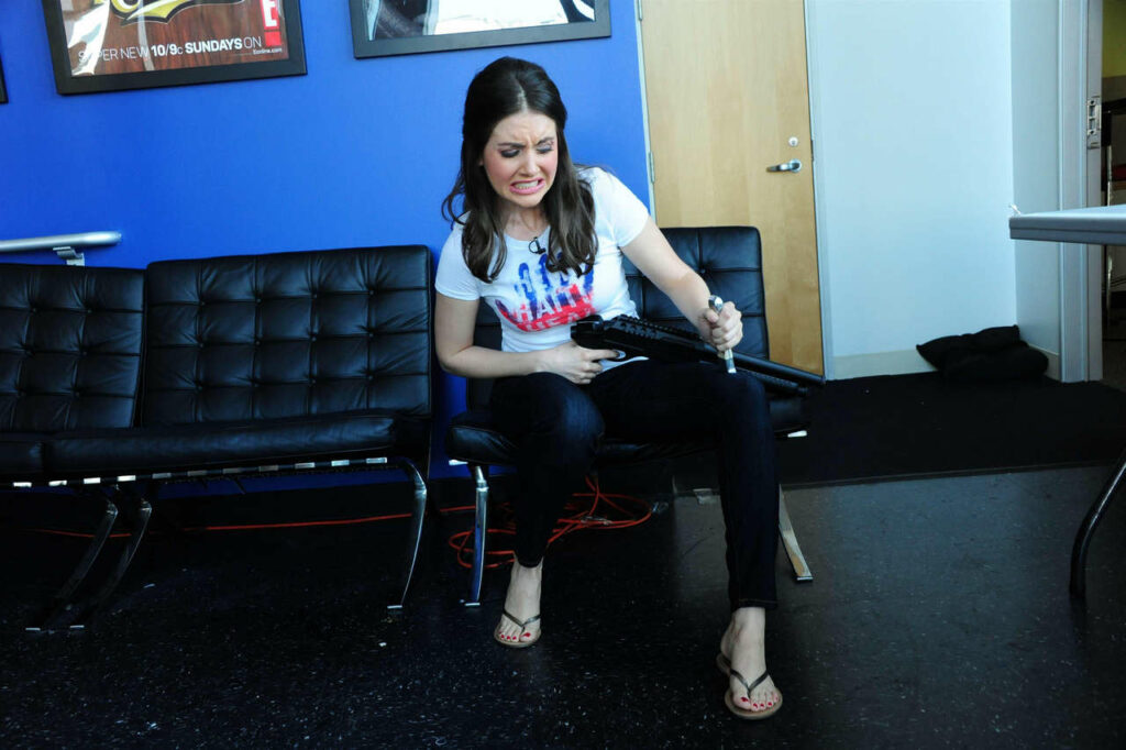Alison Brie Feet (3 images)