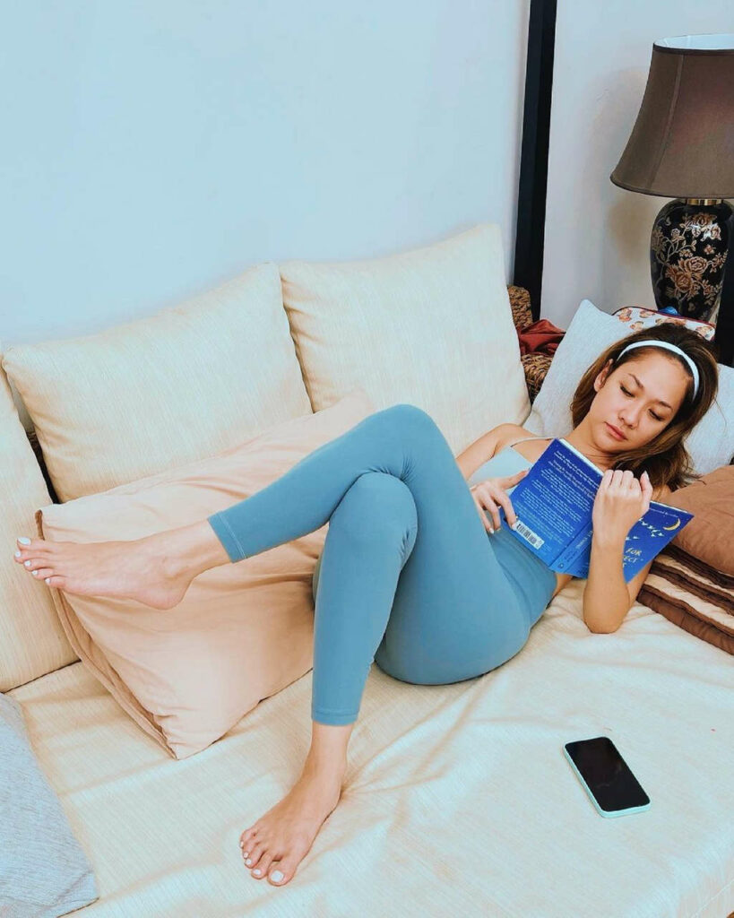 Bunga Citra Lestari Feet (2 photos)