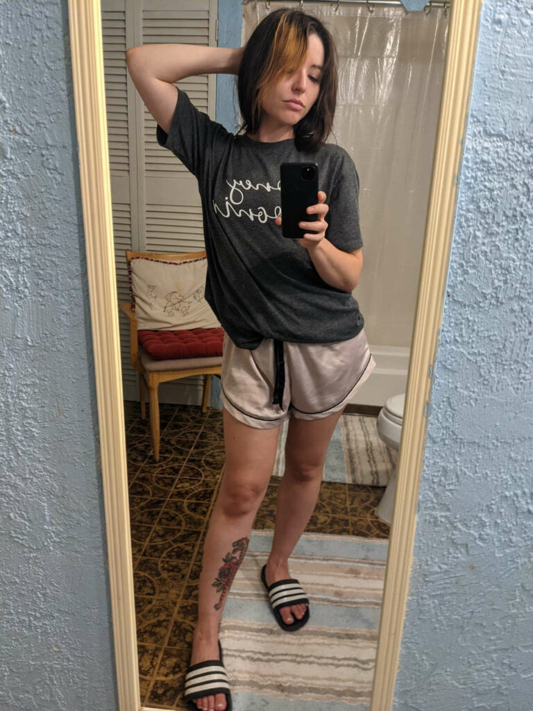 Autumn Farrell Feet (2 images)