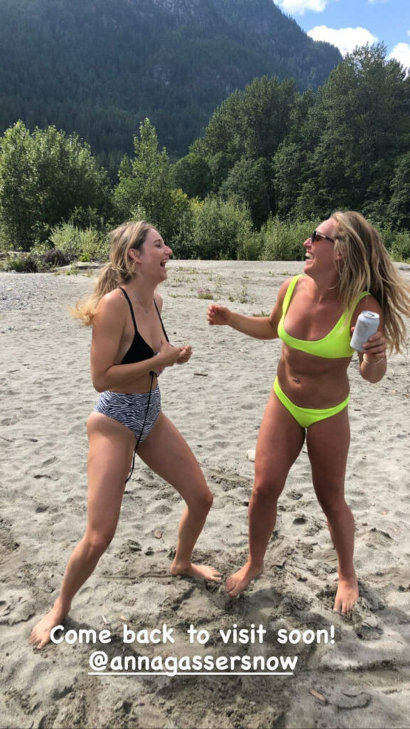 Jamie Anderson Feet (2 photos)