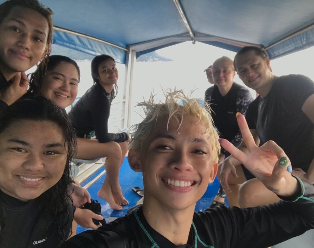 Liza Soberano Feet (2 images)