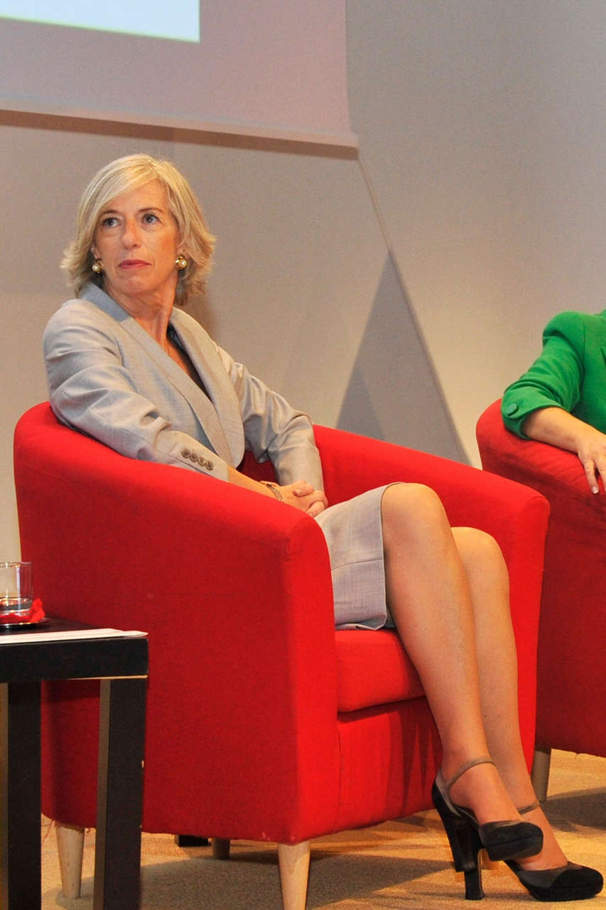 Stefania Giannini Feet