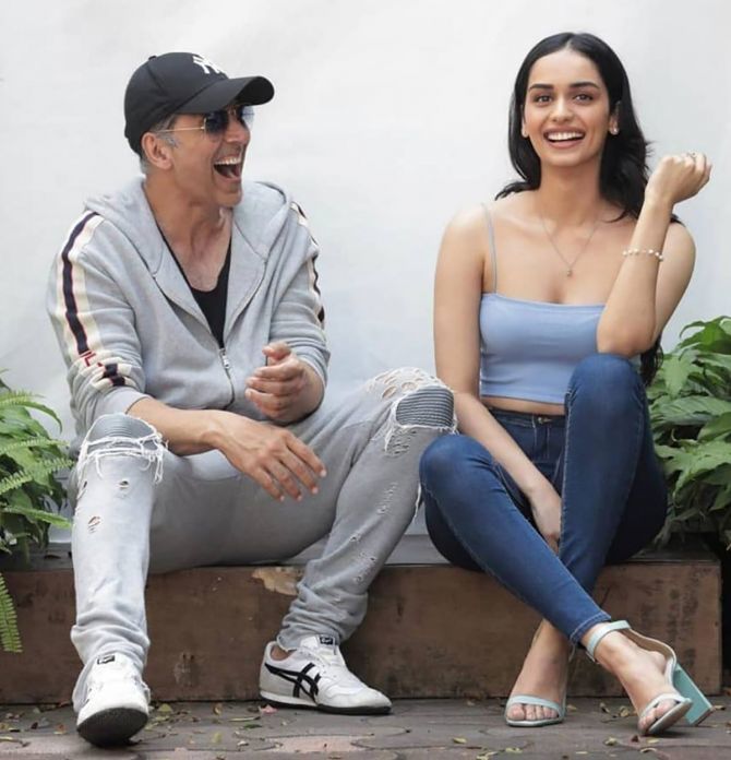 Manushi Chhillar Feet