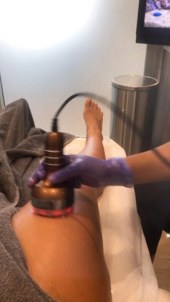 Melyssa Ford Feet (2 photos)