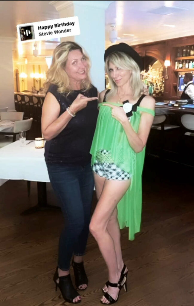 Debbie Gibson Feet (2 photos)