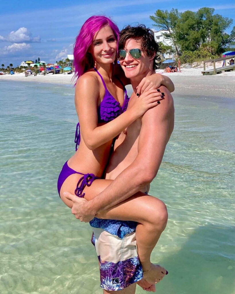 Moriah Plath Feet (2 photos)