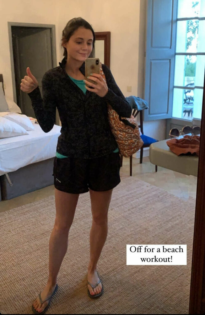 Lilah Parsons Feet (2 images)