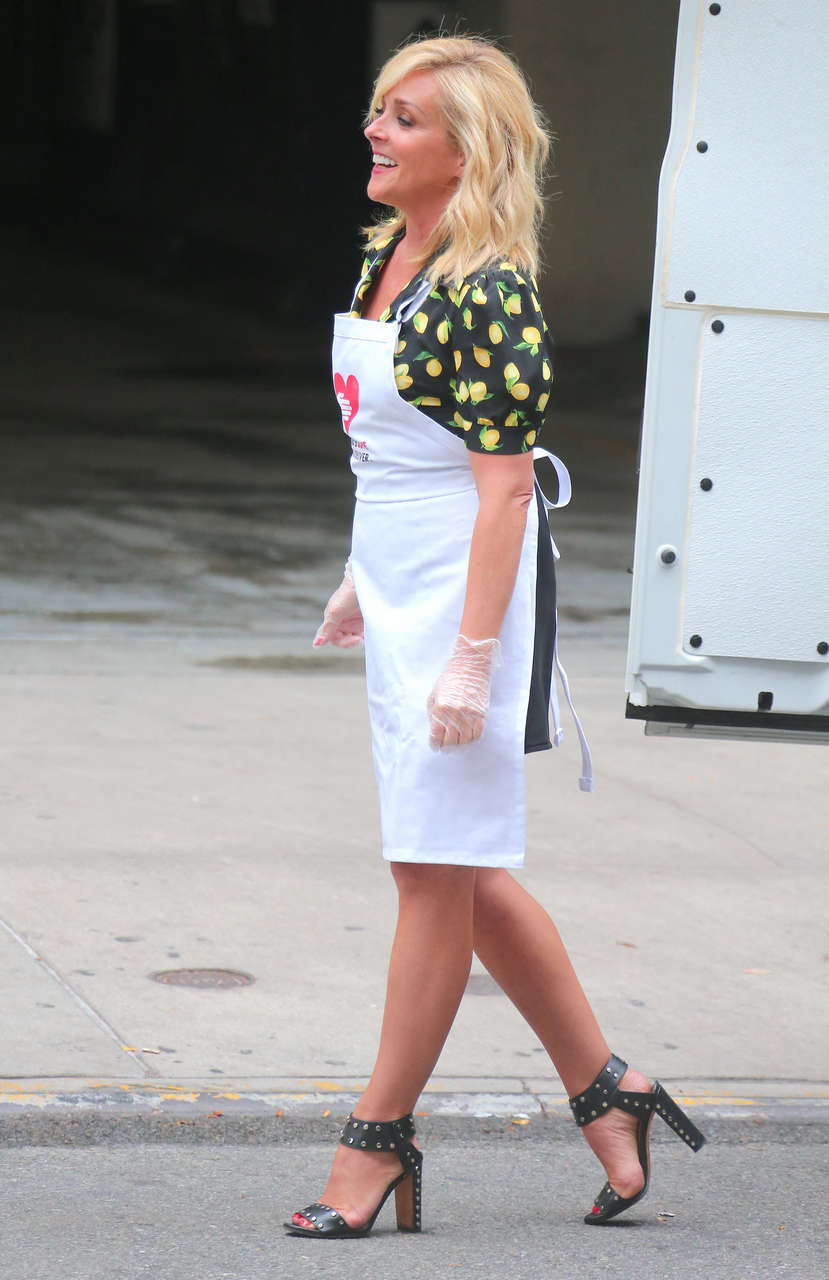 Jane Krakowski Feet
