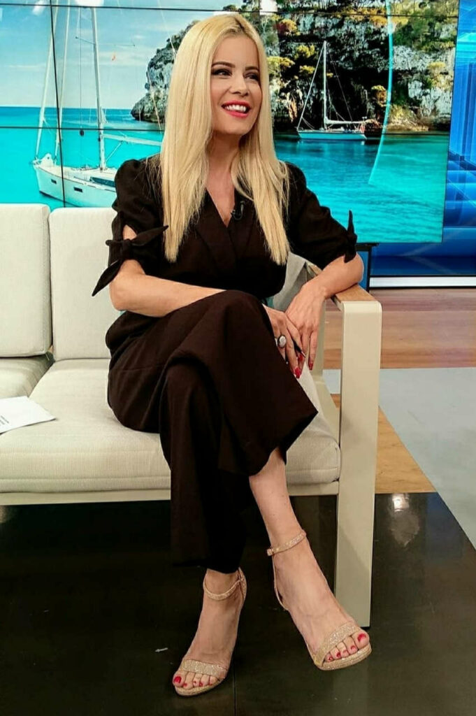 Vicky Hantzi Feet (2 photos)