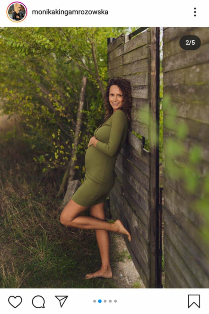 Monika Mrozowska Feet (2 pictures)