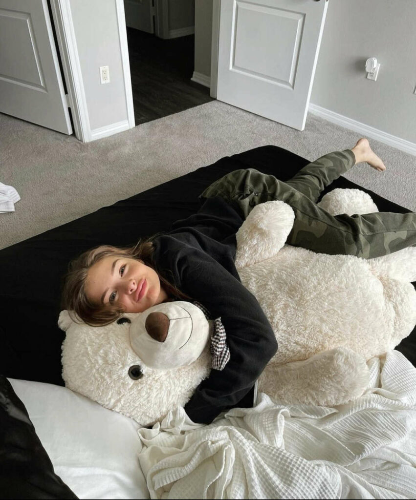Brighton Sharbino Feet (2 images)