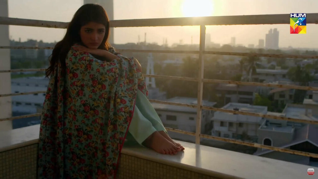 Kinza Hashmi Feet (2 images)