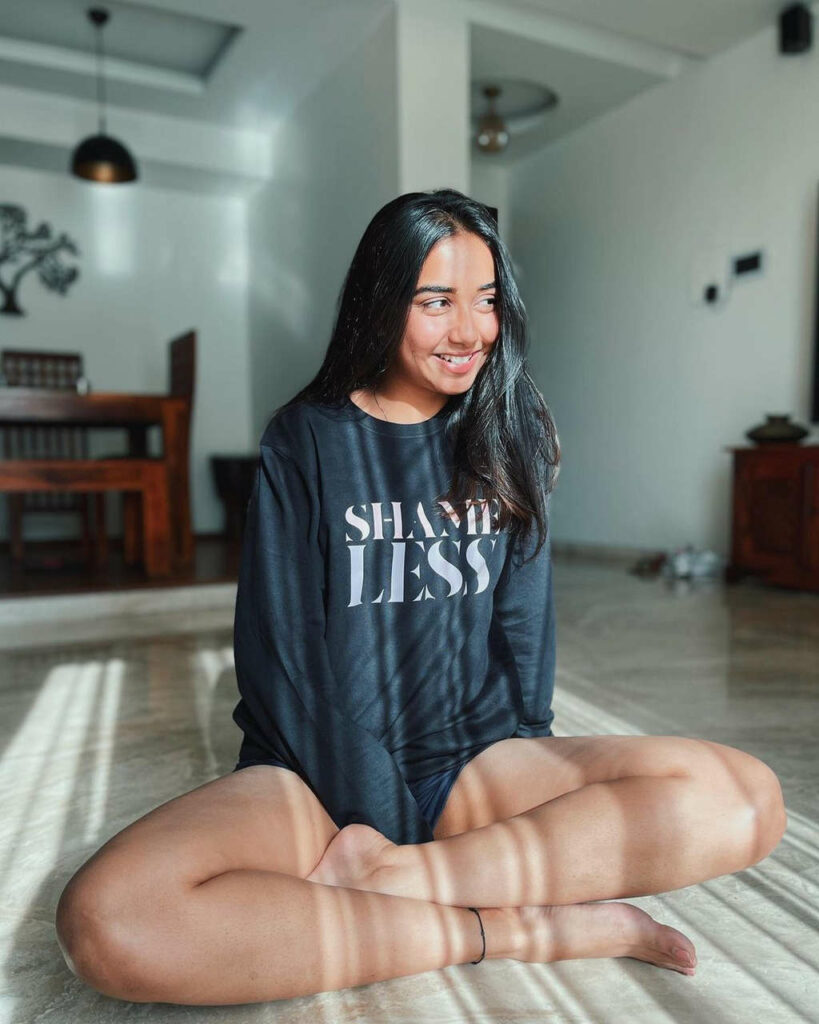 Prajakta Koli Feet (2 pictures)