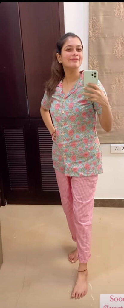 Keerthi Shanthanu Feet (3 photos)