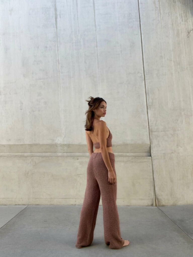 Yoli Lara Feet (2 pics)