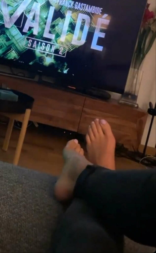 Laure Boulleau Feet (2 photos)