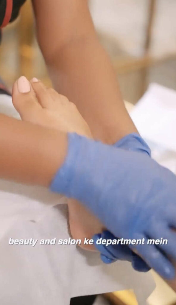 Shivangi Joshi Feet (3 images)
