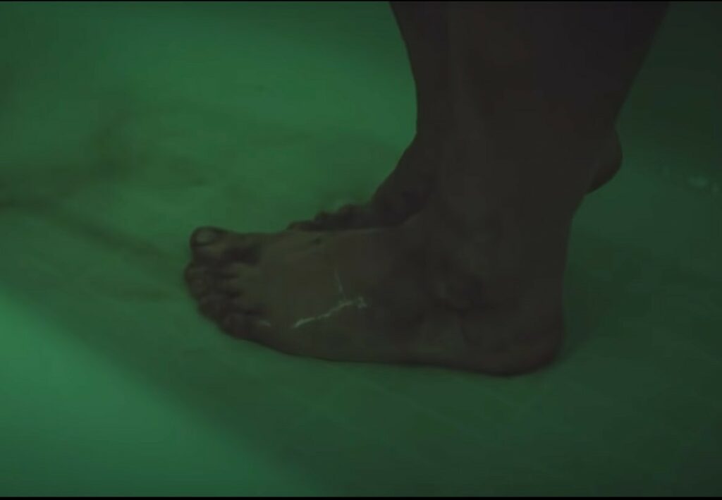 Sarah Mctaggart Feet (3 photos)