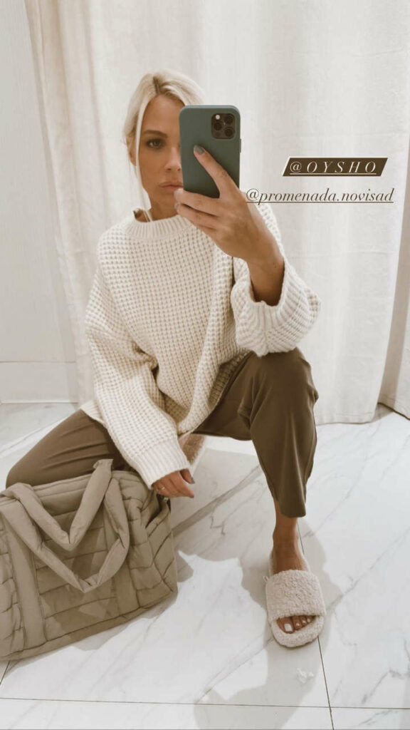 Kristina Bekvalac Feet (3 images)