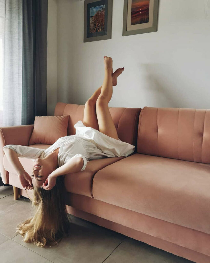 Diana Dudlinska Feet (2 photos)
