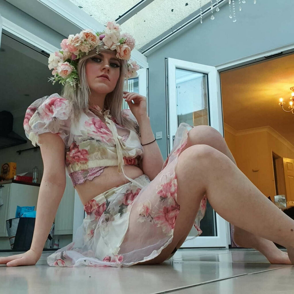 Marina Joyce Feet (3 photos)
