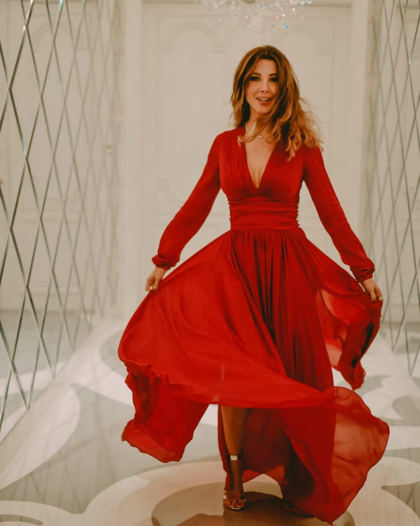 Nancy Ajram Feet (3 photos)