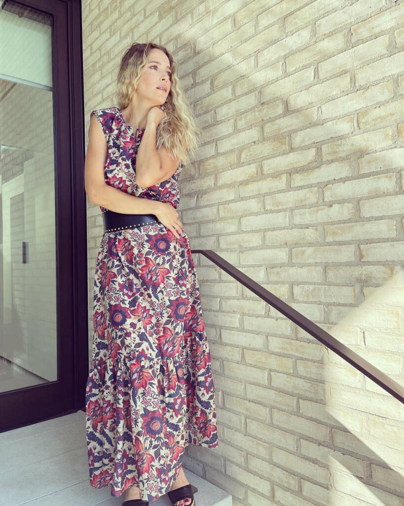 Luisana Lopilato Feet (2 images)