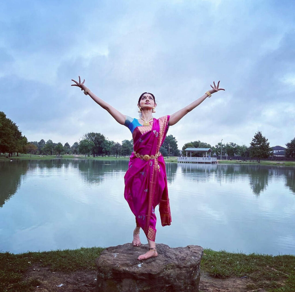 Divya Unni Feet (2 photos)