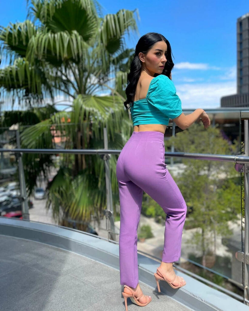 Sandy Tok Feet (3 images)