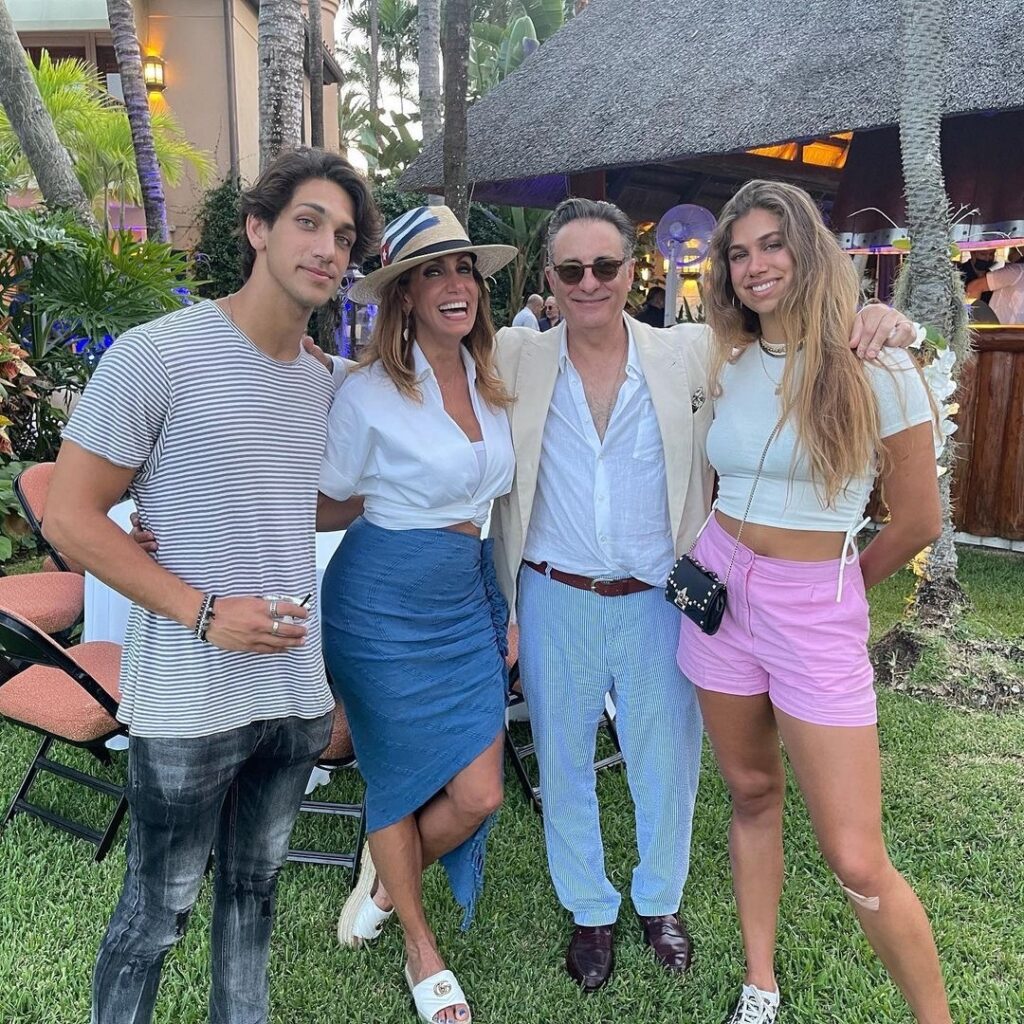 Lili Estefan Feet (7 images)