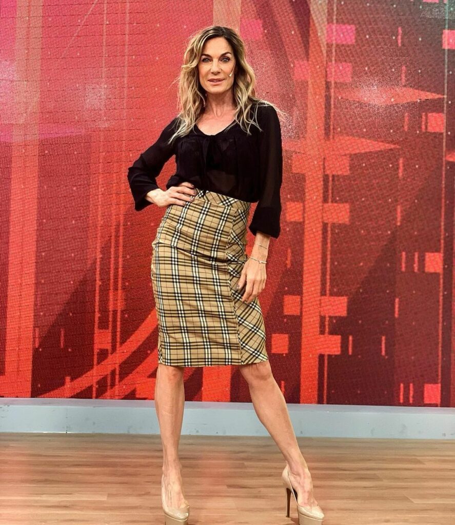 Paula Trapani Feet (18 images)